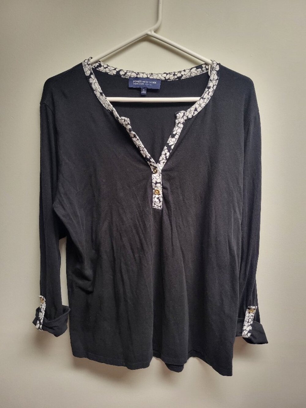 Jones New York Signature Woman Black Floral Trim Henley Top 1X Plus Size